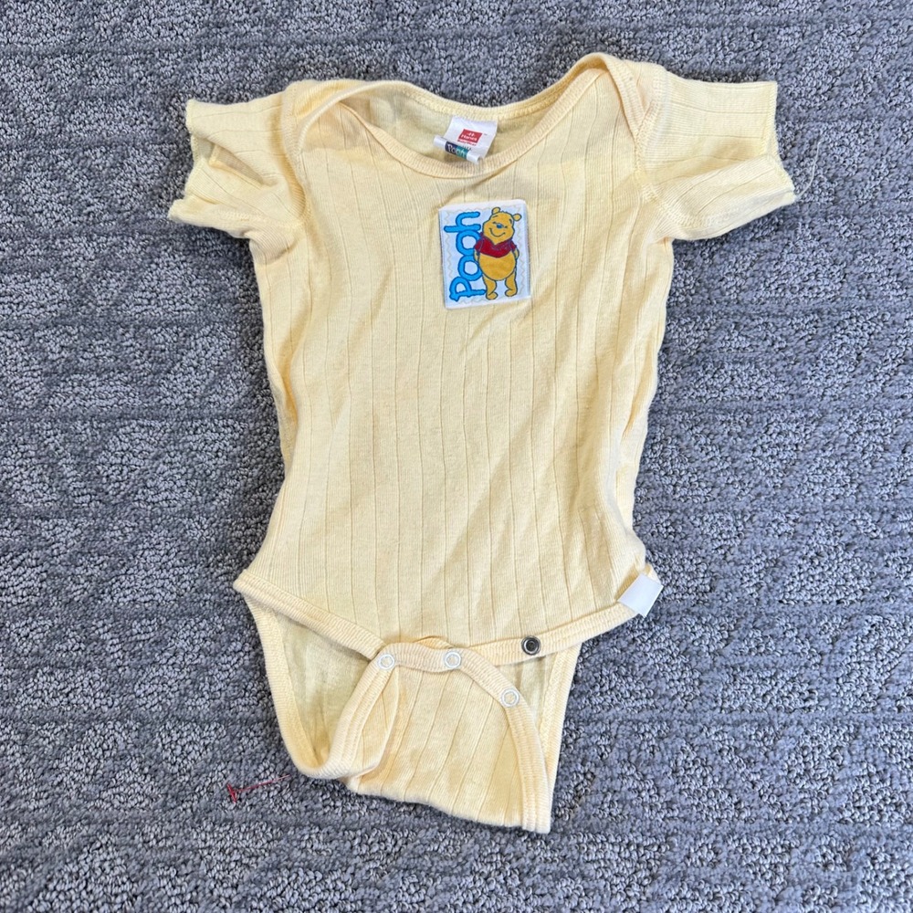 Vintage Hanes Baby Boys Winnie‎ the Pooh Yellow Ribbed Short Sleeve Bodysuit S